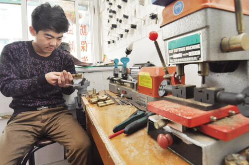 弼佑乡开锁店为啥“牛号”频现 听开锁师傅讲什么锁最防盗