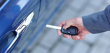 弼佑乡汽车钥匙锁在车里了怎么办？如何开汽车锁