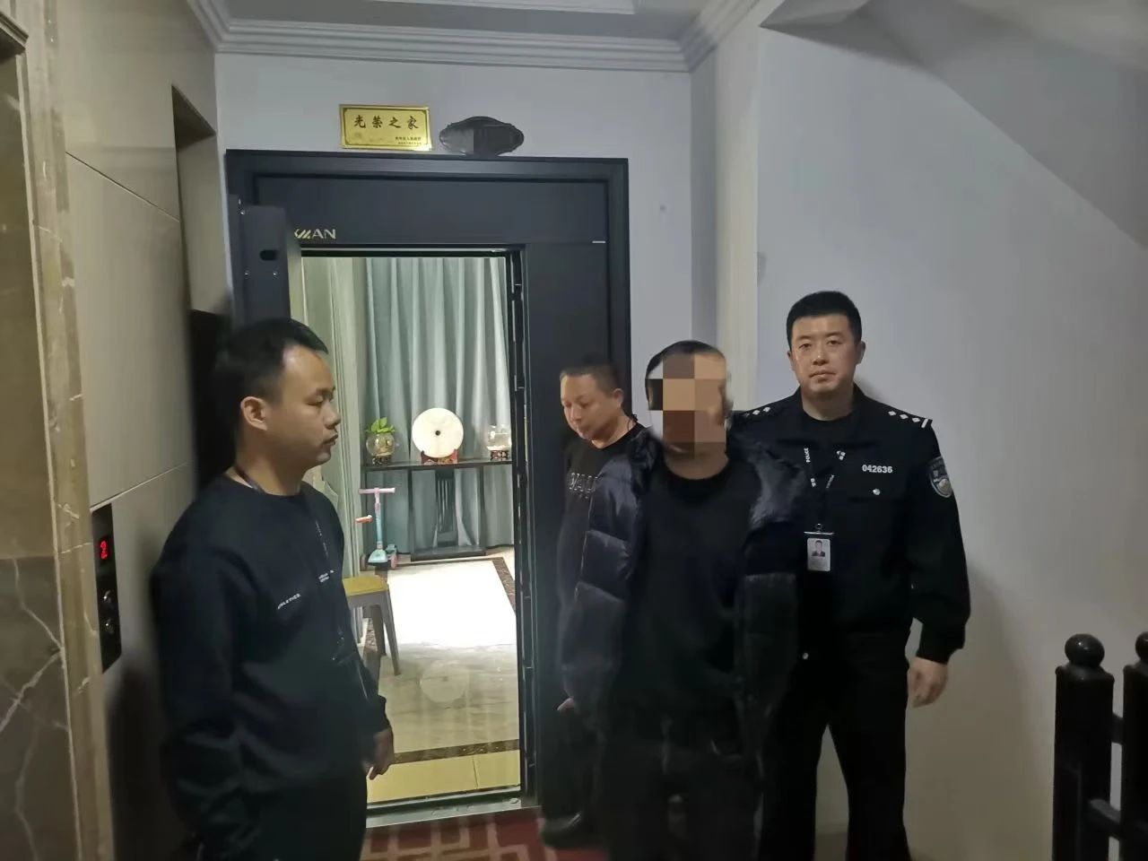 弼佑乡全副伪装仍被识别！双龙公安成功抓获一名撬锁盗窃嫌疑人